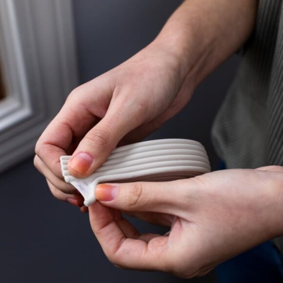 🍒 DUCK 2 pack Press to Seal Rope Caulk, White Grey 1/8-Inch Wide x 35-Feet Long - Picture 3 of 14